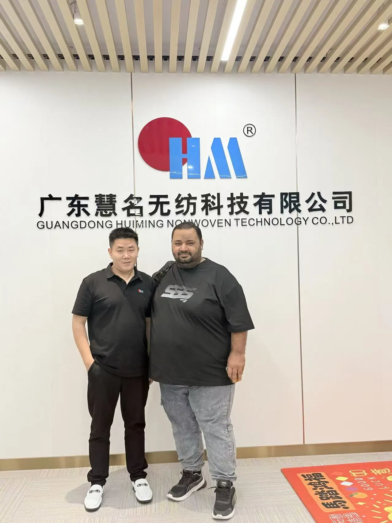 Customer visit photo in Huiming company lobby