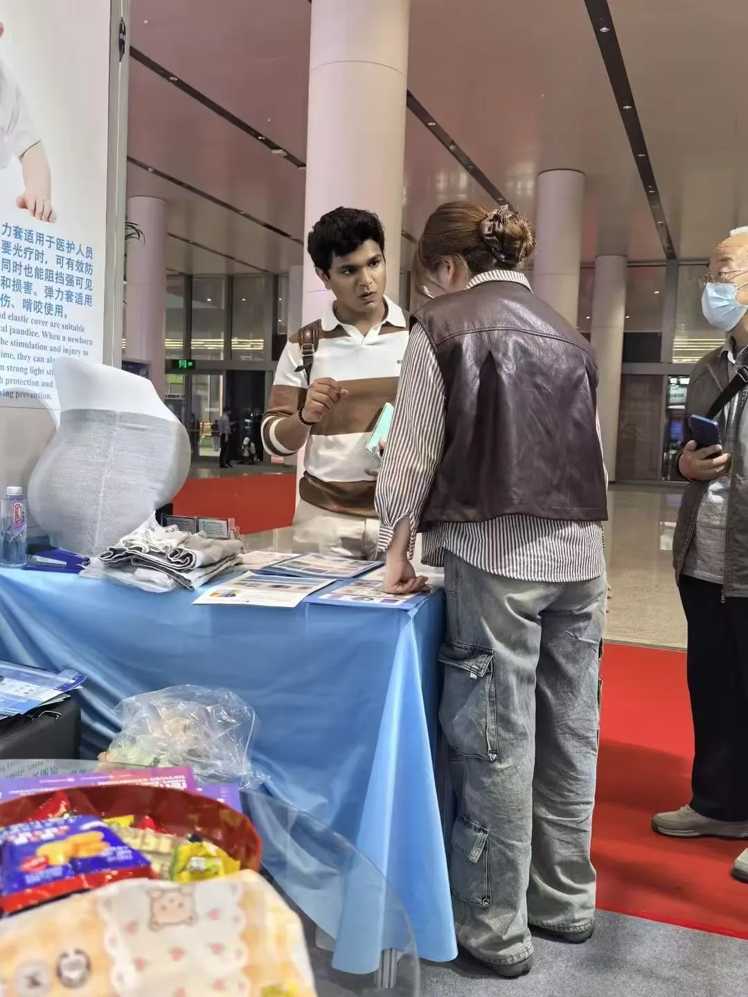 Product consultation at indoor exhibition table