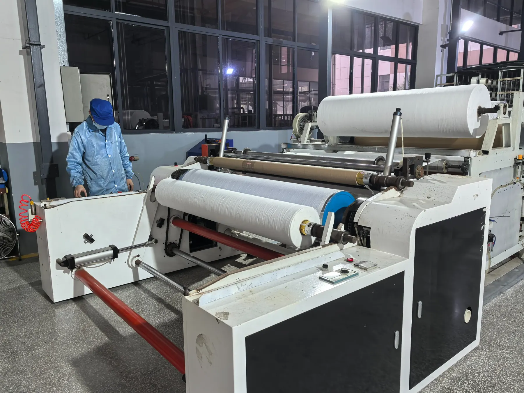 Jumbo roll rewinding & transfer and slitting machine