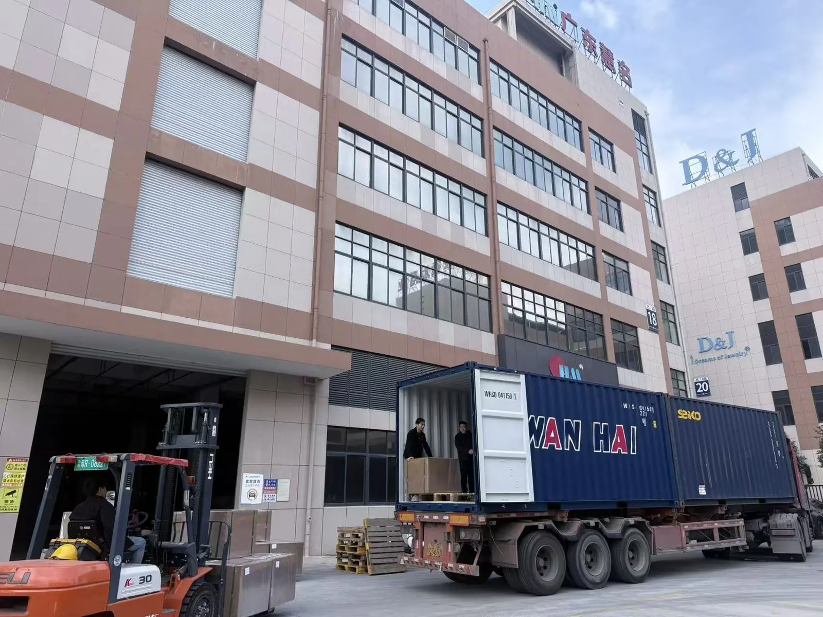 Container loading at Huiming factory