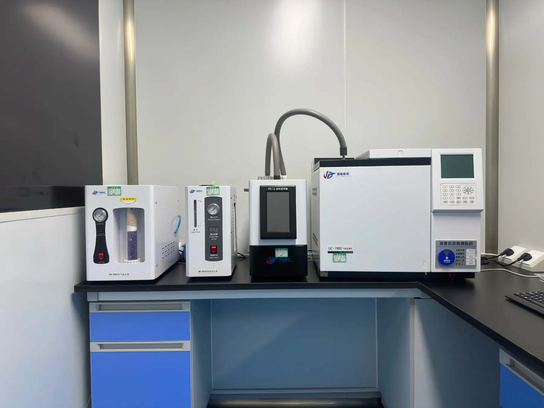 Analytical instruments in Huiming laboratory